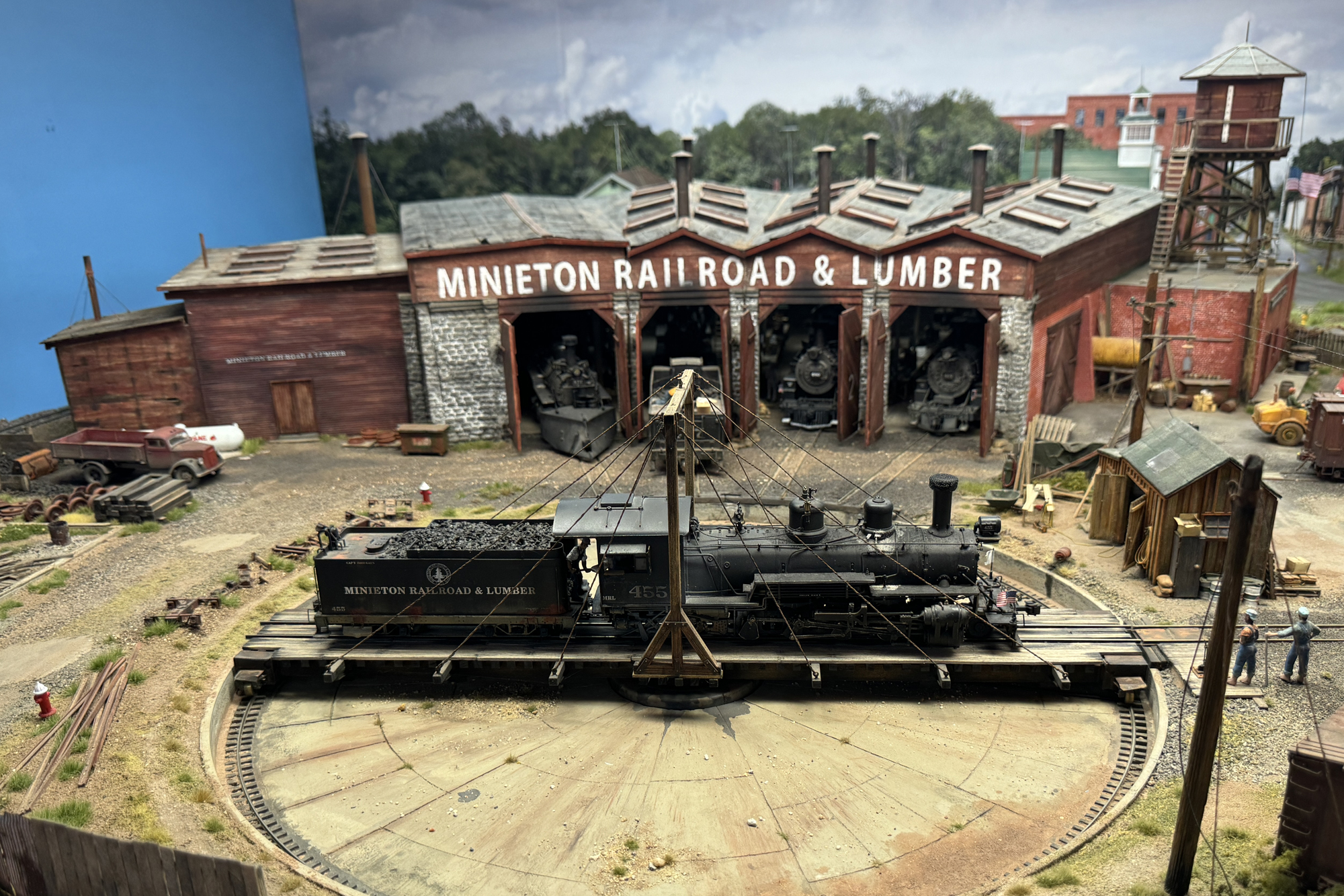 Wayne Pierce's Minieton Railroad & Lumber engine house. Wayne Pierce's Minieton Railroad & Lumber engine house.