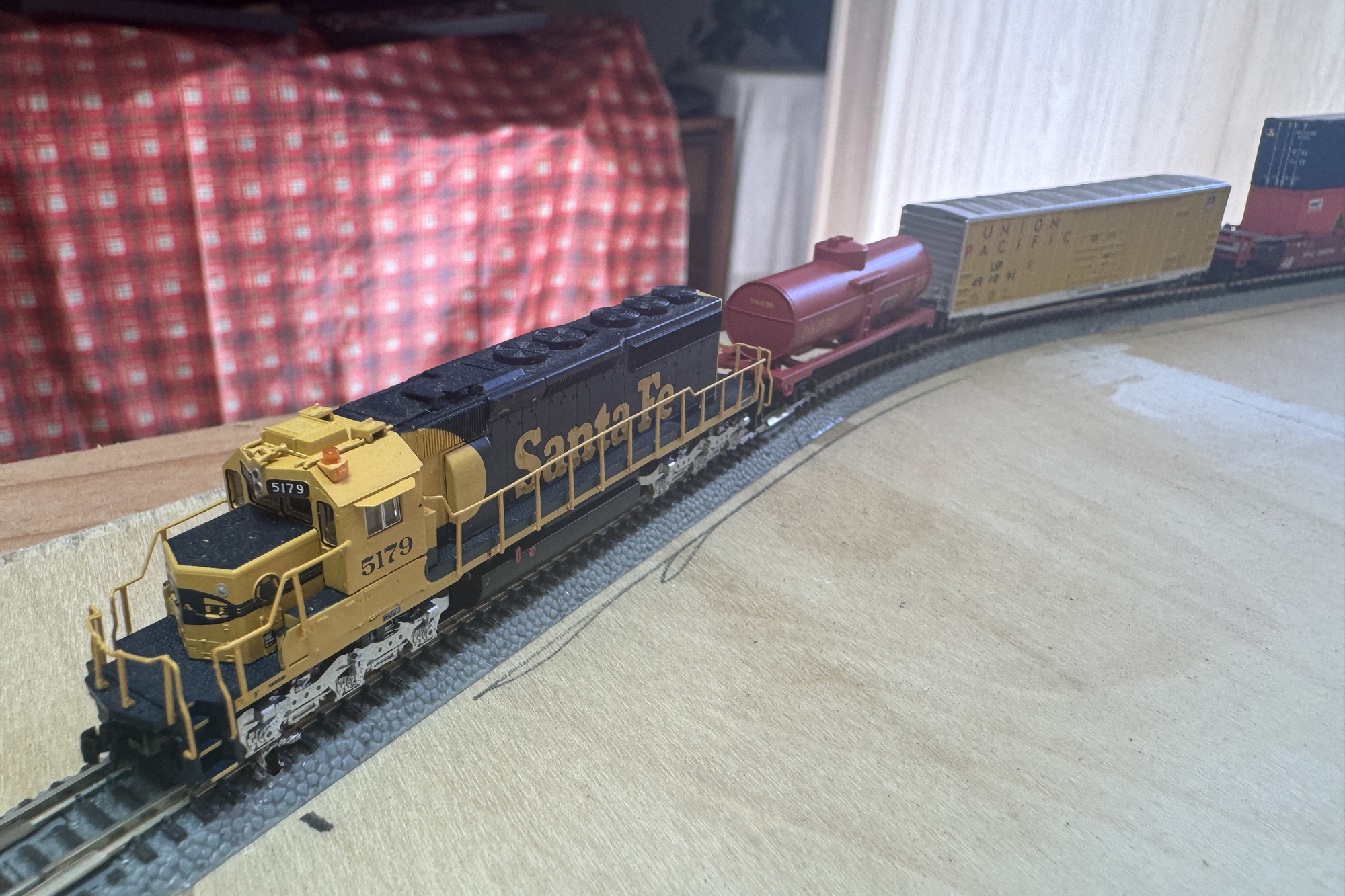 Santa Fe Z scale freight train. Santa Fe Z scale freight train.